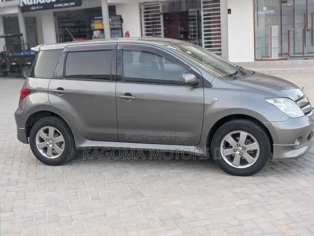 Toyota IST 2004 Gray