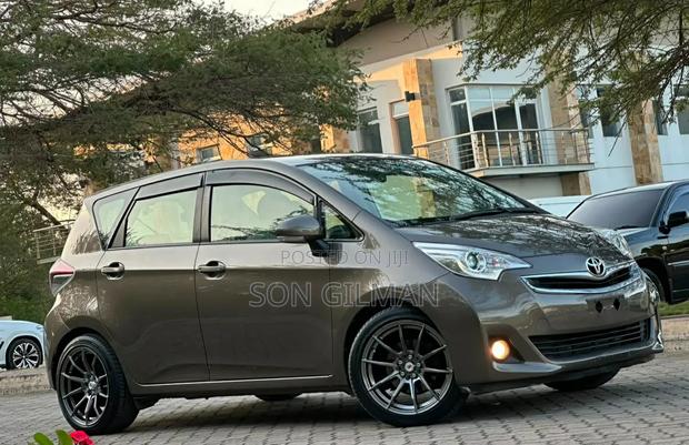 Toyota Ractis 2015 Gray