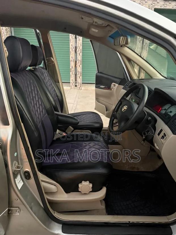Toyota Corolla Spacio 2002 Gold