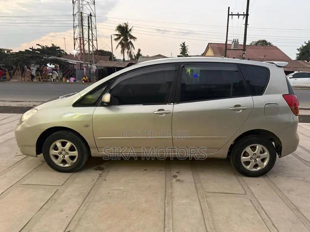 Toyota Corolla Spacio 2002 Gold