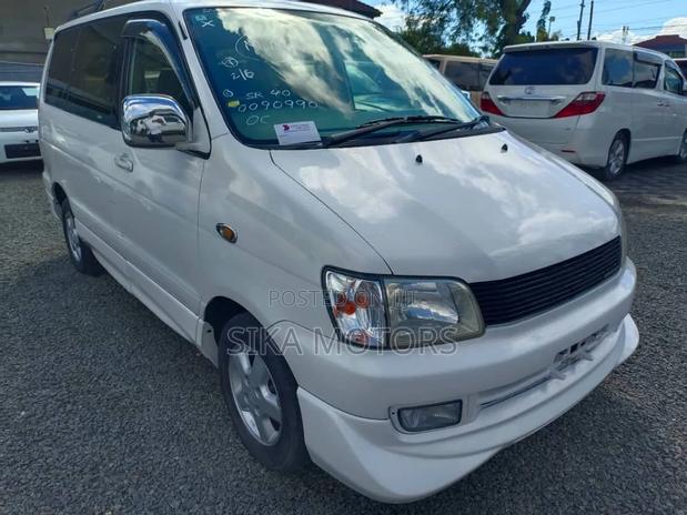 Toyota Noah 2005 White