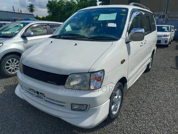 Toyota Noah 2005 White