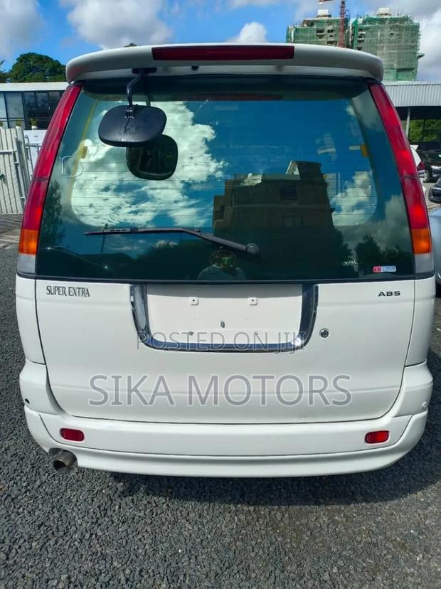 Toyota Noah 2005 White
