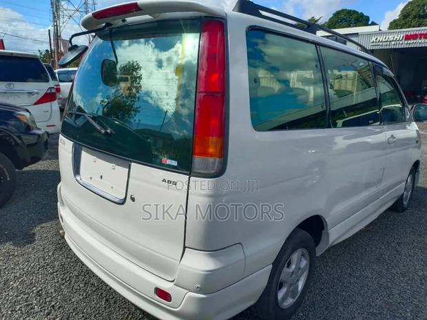 Toyota Noah 2005 White