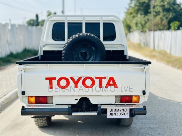 Toyota Land Cruiser 79 Series 2018 White