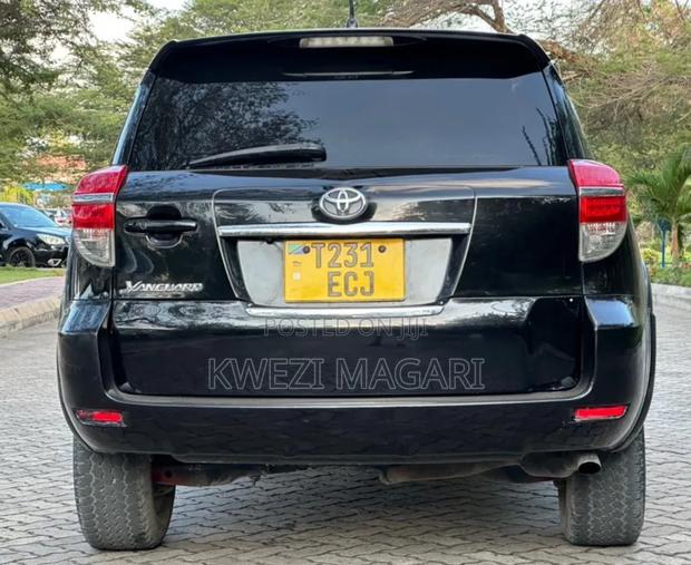 Toyota Vanguard 2011 Black