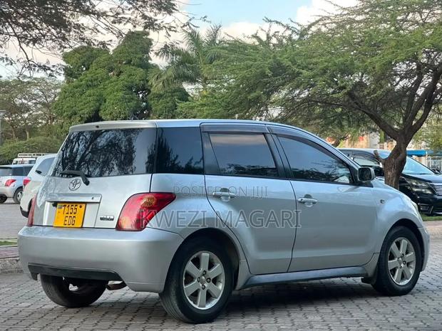 Toyota IST 2004 Silver