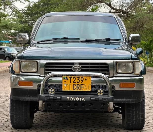Toyota Hilux 1999 Green