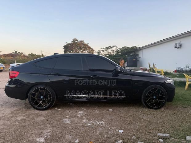 BMW 320i Sedan RWD 2015 Black