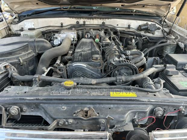 Toyota Land Cruiser 2004 White