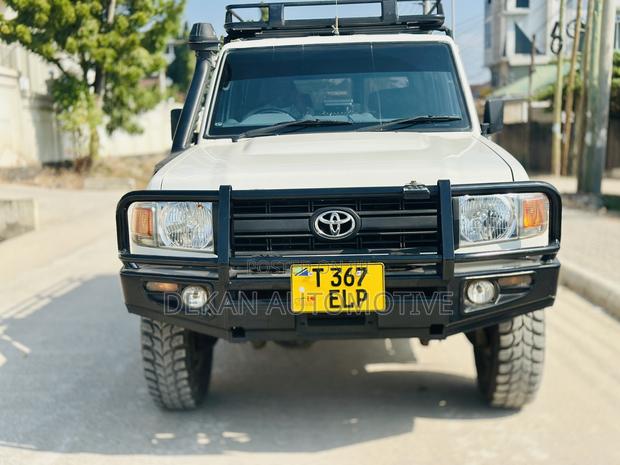 Toyota Land Cruiser 79 Series 2016 White