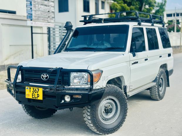 Toyota Land Cruiser 79 Series 2016 White