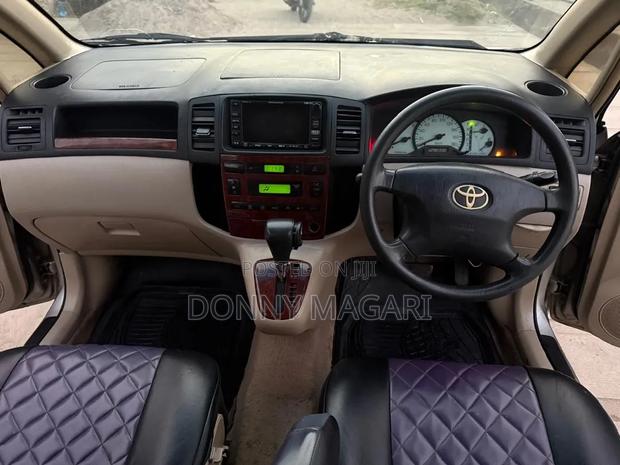 Toyota Corolla Spacio 2002 Gold