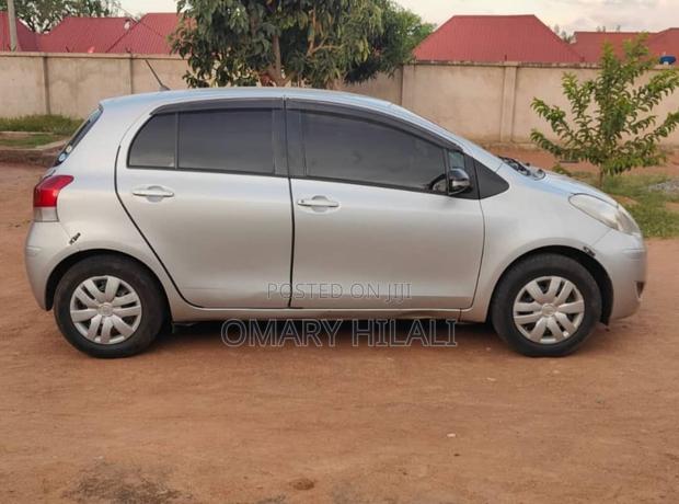 Toyota Vitz 2008 Silver