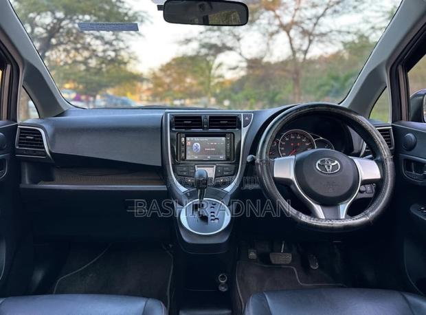 Toyota Ractis 1.5 FWD 2015 Brown