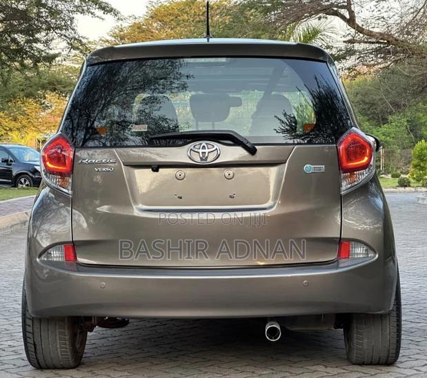 Toyota Ractis 1.5 FWD 2015 Brown