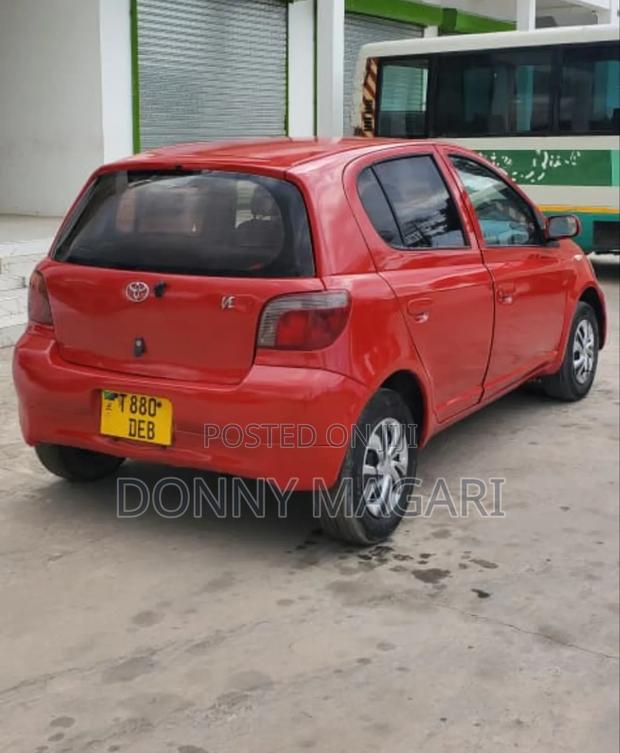Toyota Vitz 2006 Red