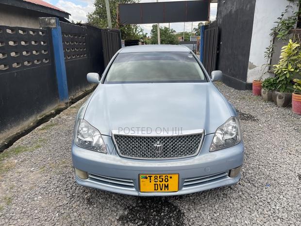 Toyota Crown Royale 2005 Blue