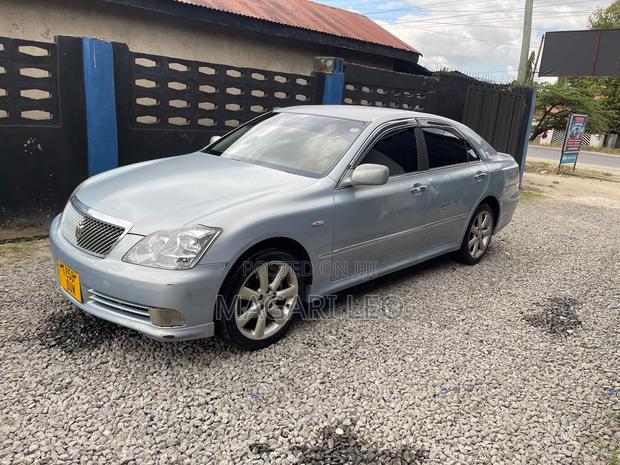 Toyota Crown Royale 2005 Blue