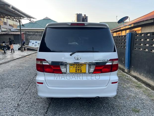 Toyota Alphard 2.4 Petrol AWD 2005 White