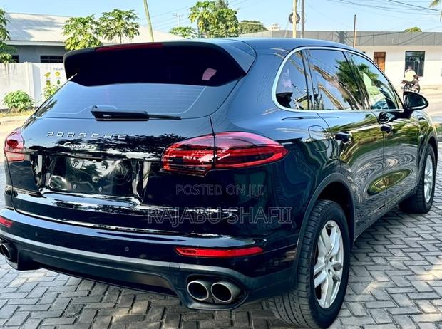 Porsche Cayenne Base AWD 2016 Black