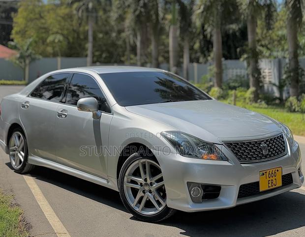 Toyota Crown 2011 Silver