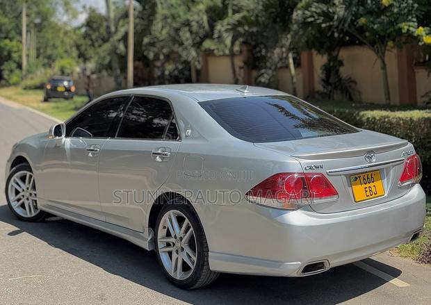 Toyota Crown 2011 Silver