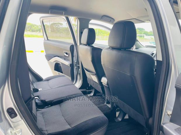 Mitsubishi Outlander 2010 Silver