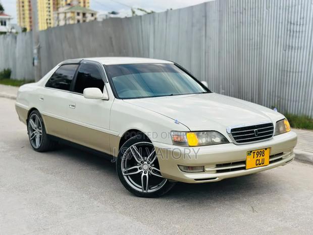 Toyota Cresta 2000 White