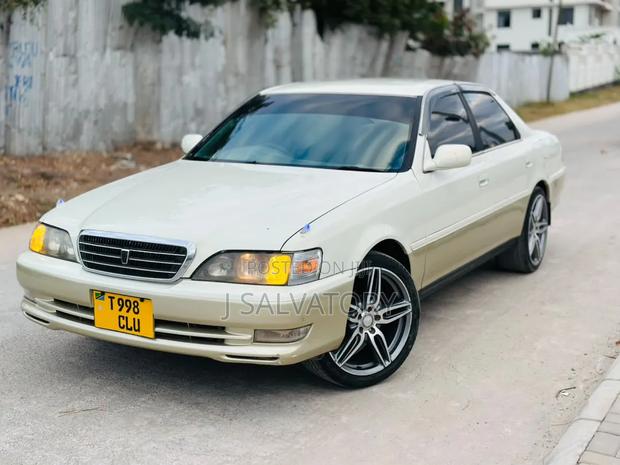 Toyota Cresta 2000 White