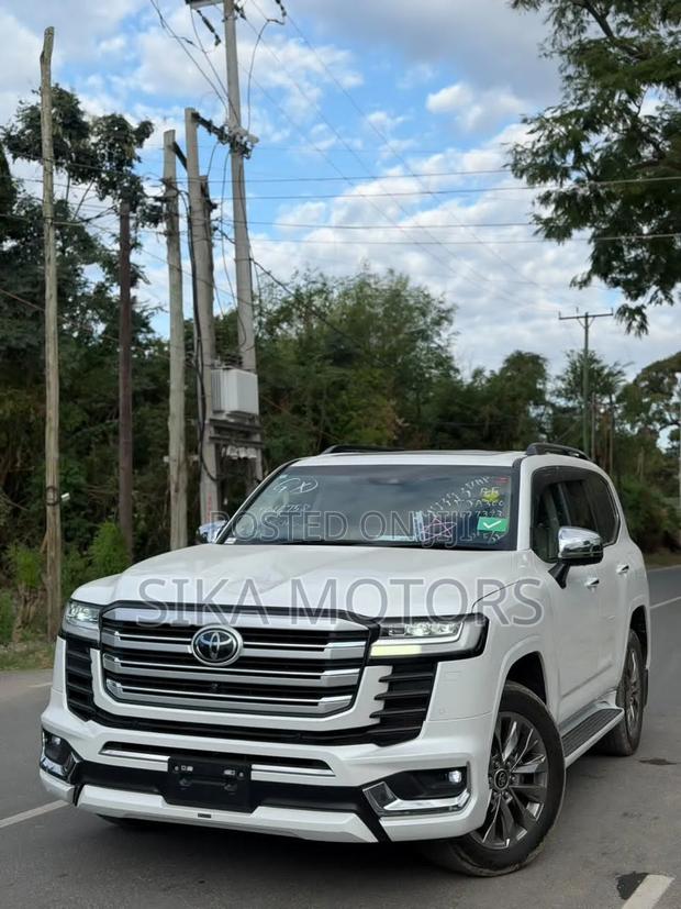 Toyota Land Cruiser 2024 White
