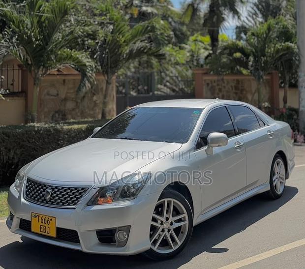 Toyota Crown 2011 Silver