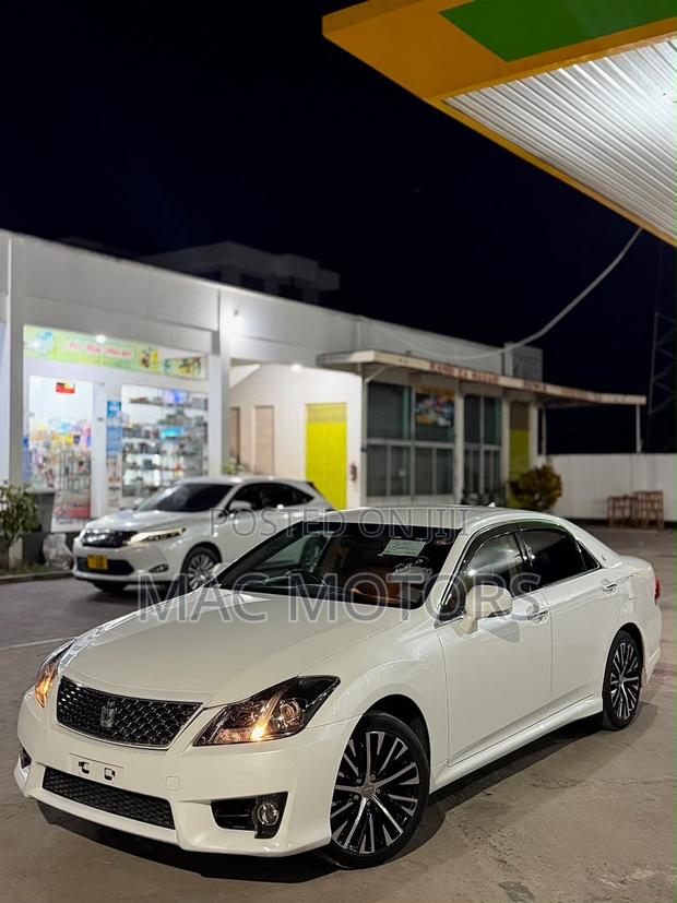 Toyota Crown 2010 White