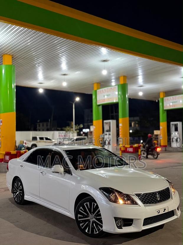 Toyota Crown 2010 White