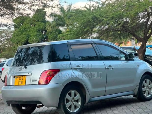 Toyota IST 2004 Silver