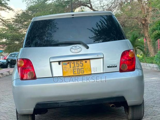 Toyota IST 2004 Silver