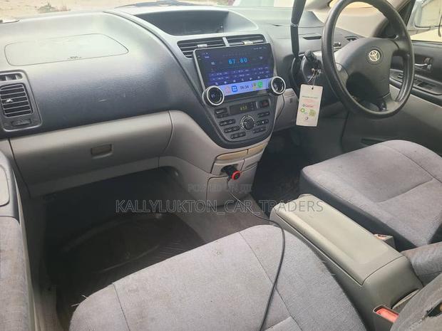 Toyota Opa 2002 Silver