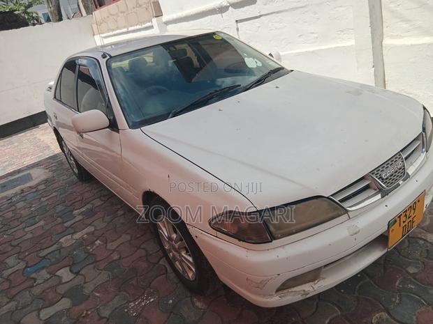 Toyota Carina 2000 White
