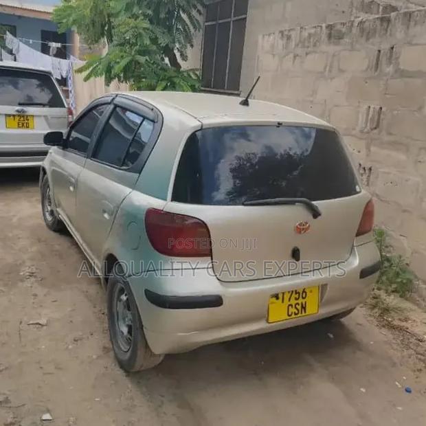 Toyota Vitz 2002 Gold