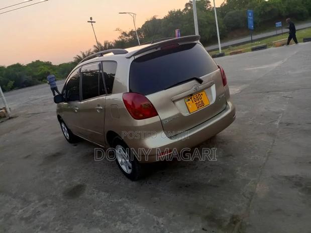 Toyota Corolla Spacio 2004 Gold