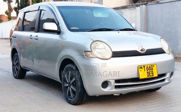 Toyota Sienta 2006 Silver