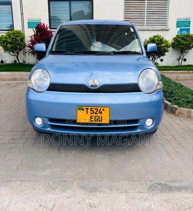 Toyota Sienta 2006 Blue