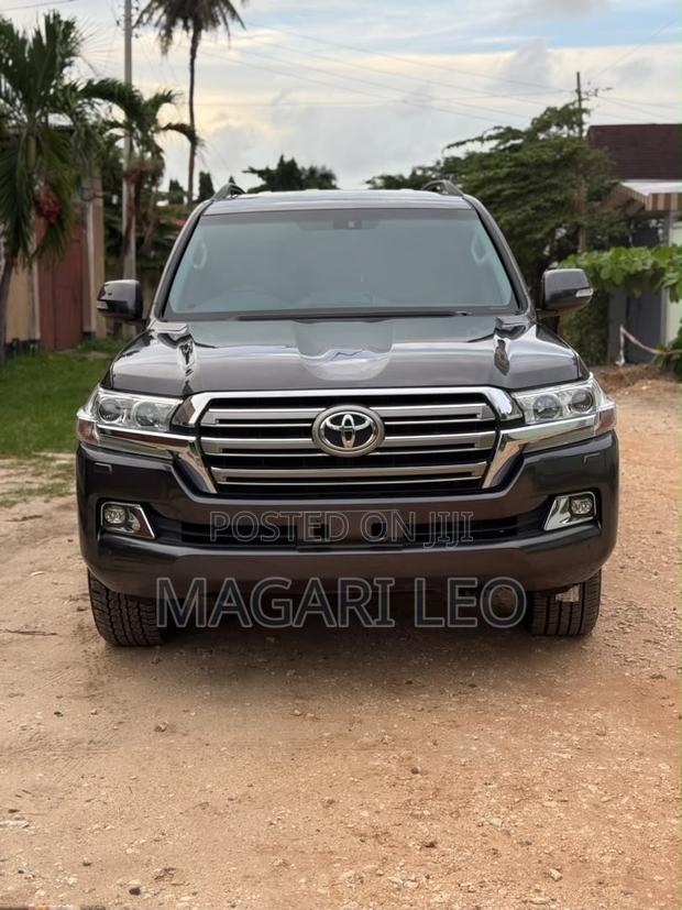 Toyota Land Cruiser 4.6 V8 GXR 2019 Gray