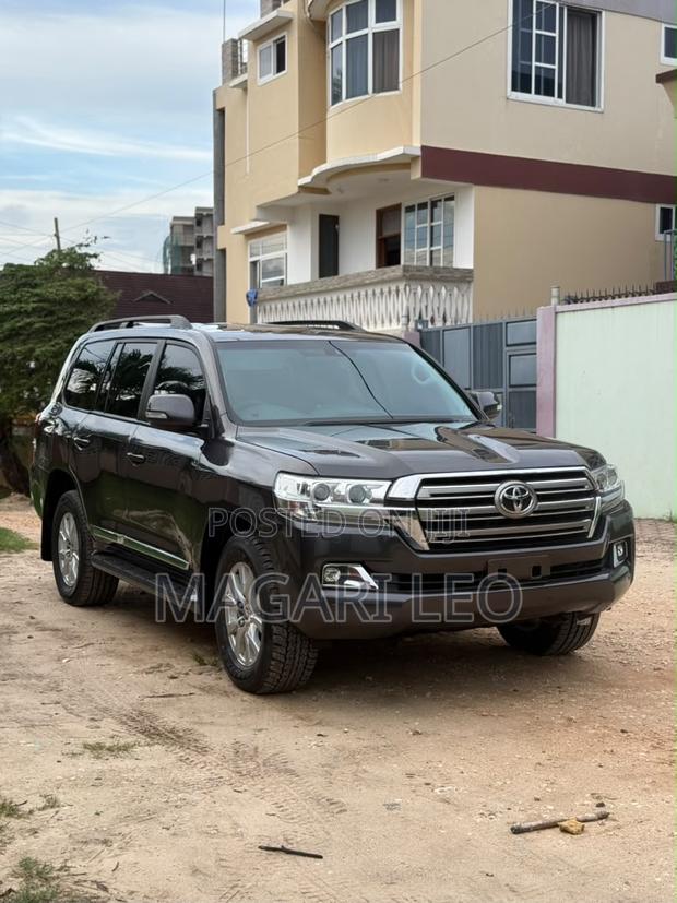 Toyota Land Cruiser 4.6 V8 GXR 2019 Gray