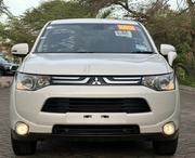 Mitsubishi Outlander 2012 White for sale