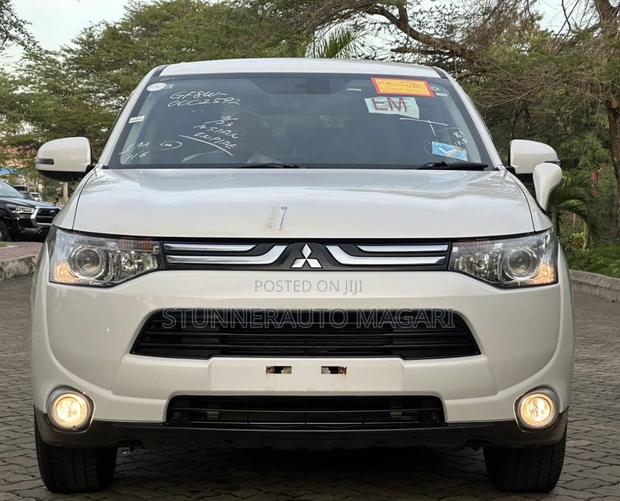 Mitsubishi Outlander 2012 White