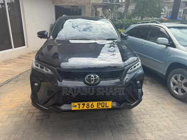 Toyota Fortuner 2.8 D AWD 2021 Black