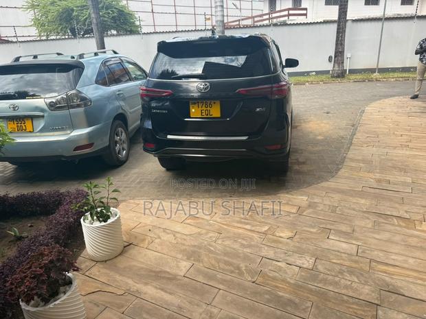 Toyota Fortuner 2.8 D AWD 2021 Black