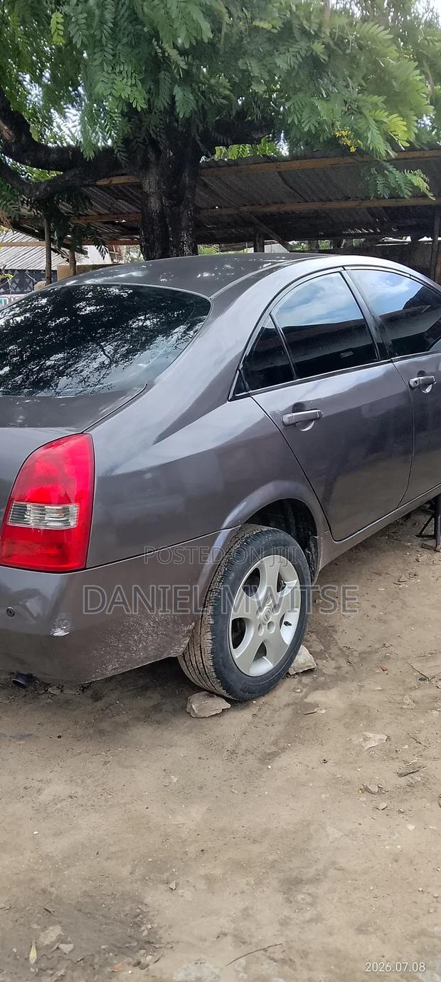 Nissan Primera 2002 Gray