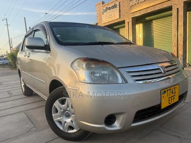 Toyota Raum 2004 Silver